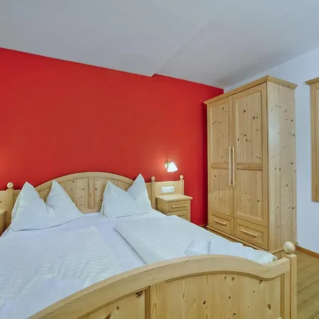 Semesterbostad Detached A Short Walk From The Bus With Connections To The Wildkogel And Zillertal Arena