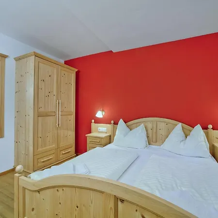 Detached A Short Walk From The Bus With Connections To The Wildkogel And Zillertal Arena *